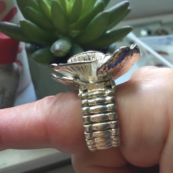 Ring - Picture 3 of 4